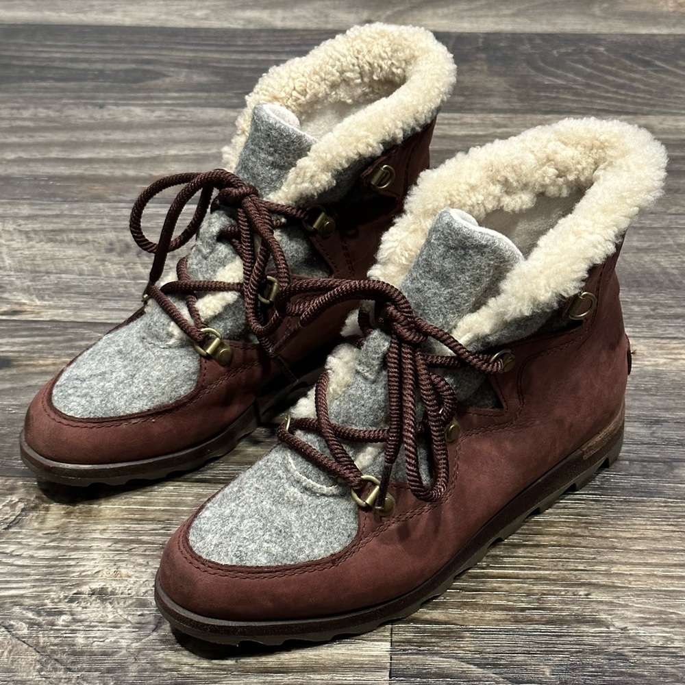 Sorel Sneakchic Alpine Shearling Boots in Red Brown Suede Leather Size 7